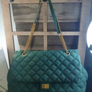 Elegant Green Quilted Shoulder Bag